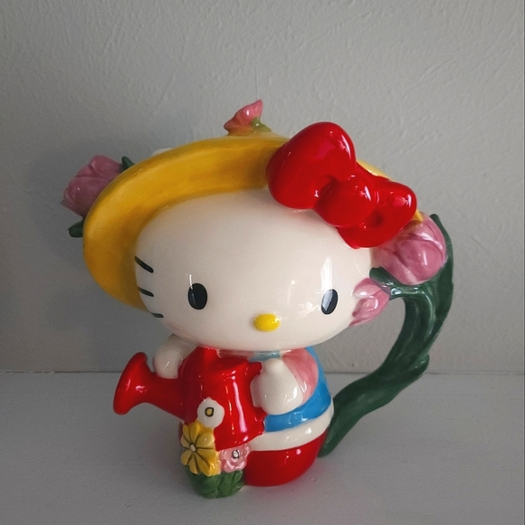NWT Blue Sky Clayworks X Hello Kitty Gardening Kitty Teapot - Picture 2 of 6